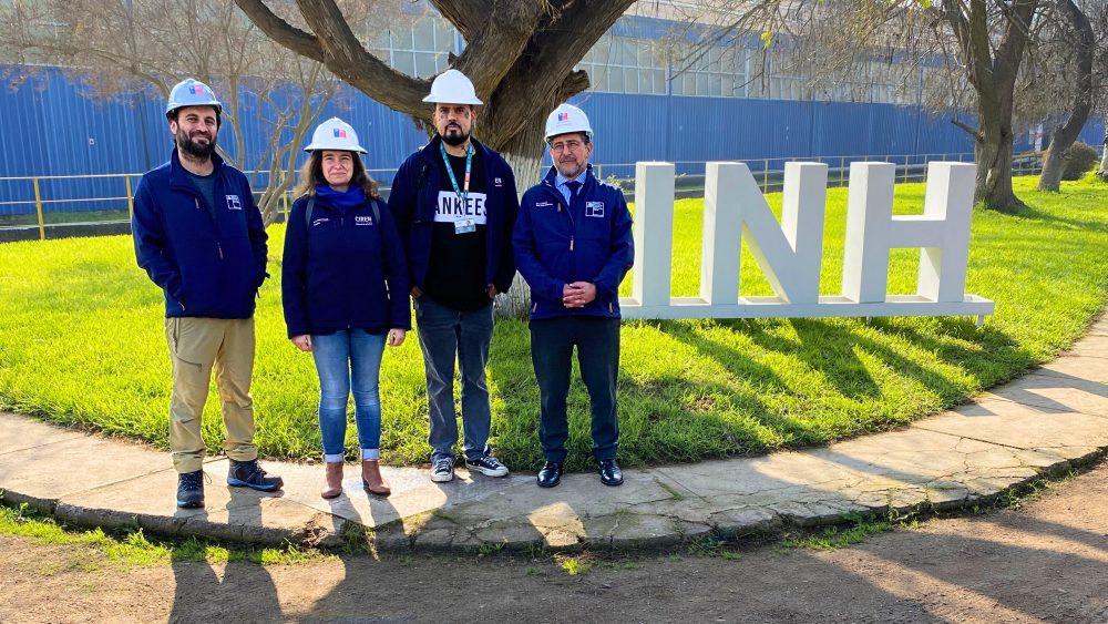 Foto grupal de la visita de CIREN al INH.
